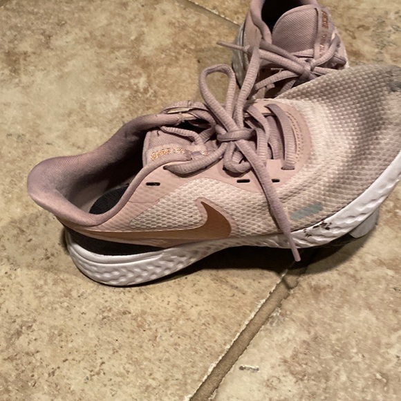 Gently used Nike - Picture 2 of 6
